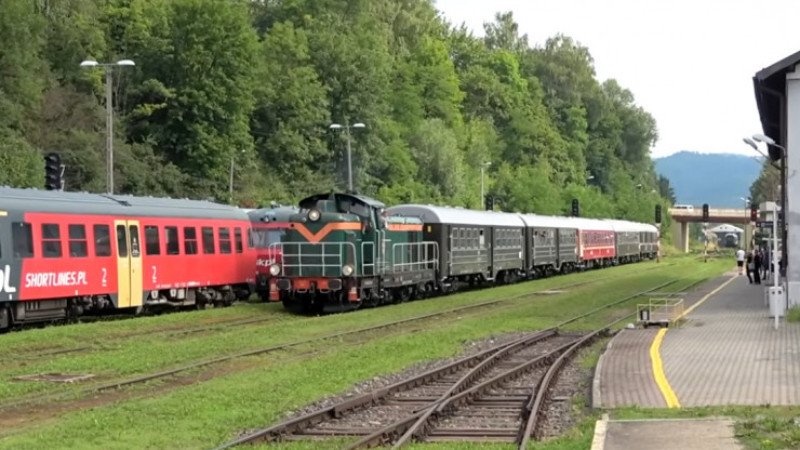 Wyrusz z Retro Express Bieszczady z KOMAŃCZY na Dni Wina do JASŁA